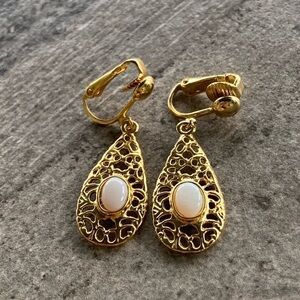 Elizabeth Farrell Opal Dangle Clip Earrings Gold Tone Unmarked